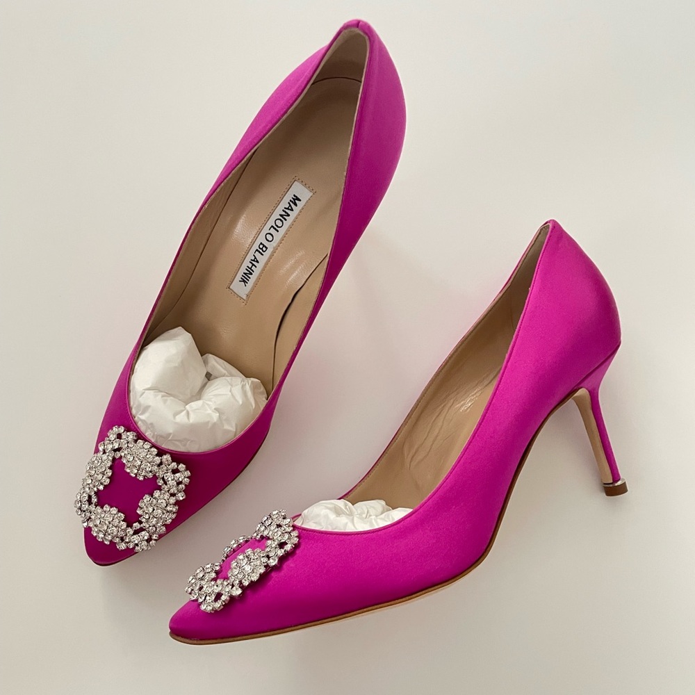 NEW Manolo Blahnik Hangisi Heels in fuchsia pink color.
Size 39